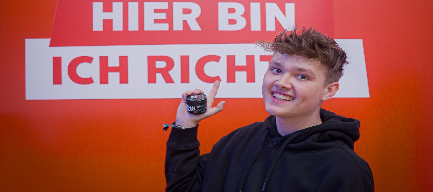 YouTuber HeyMoritz schmuggelt neue HEYYY Gums auf Deutschlands größte Digitalmesse